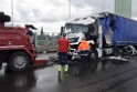 Schwerer LKW VU PKlemm A 4 Rich Olpe auf der Rodenkirchener Bruecke P389